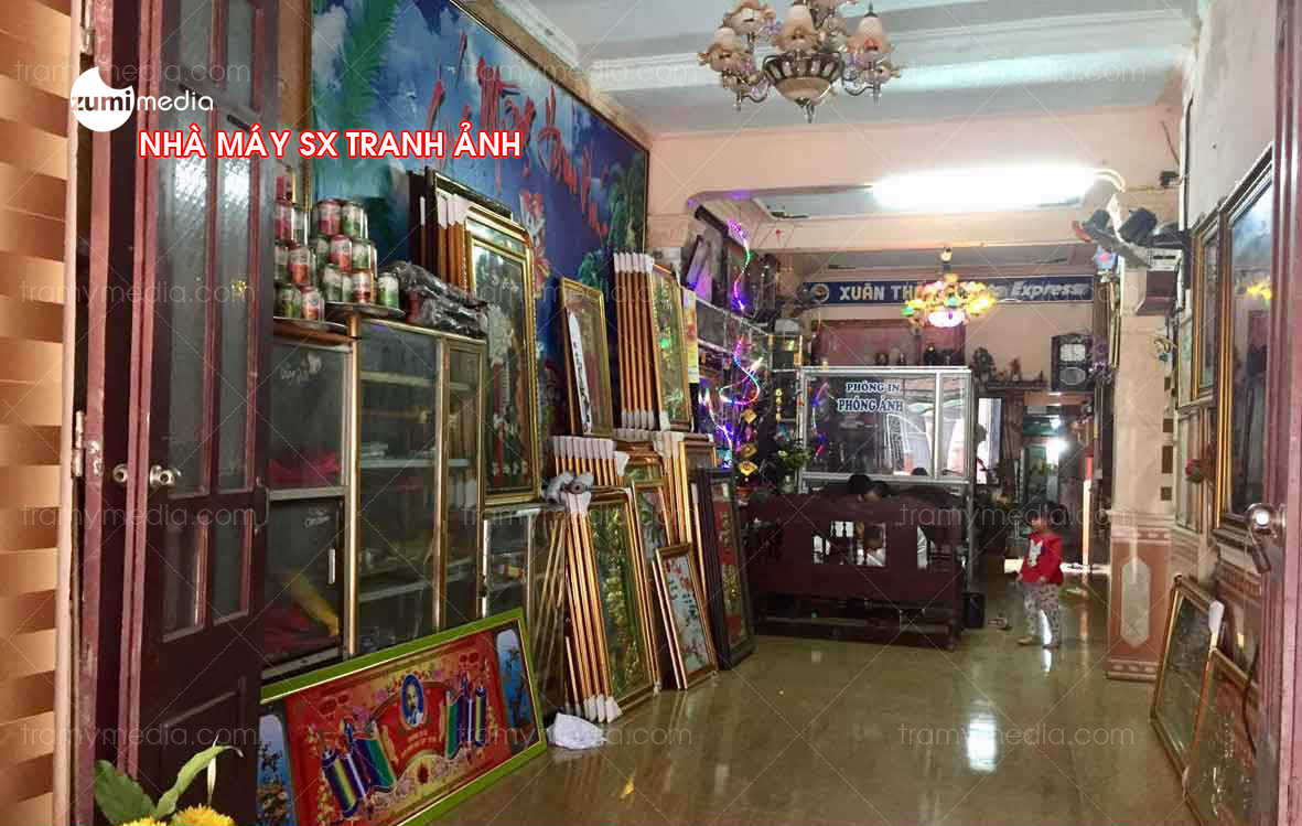 xuong san xuat tranh anh 1