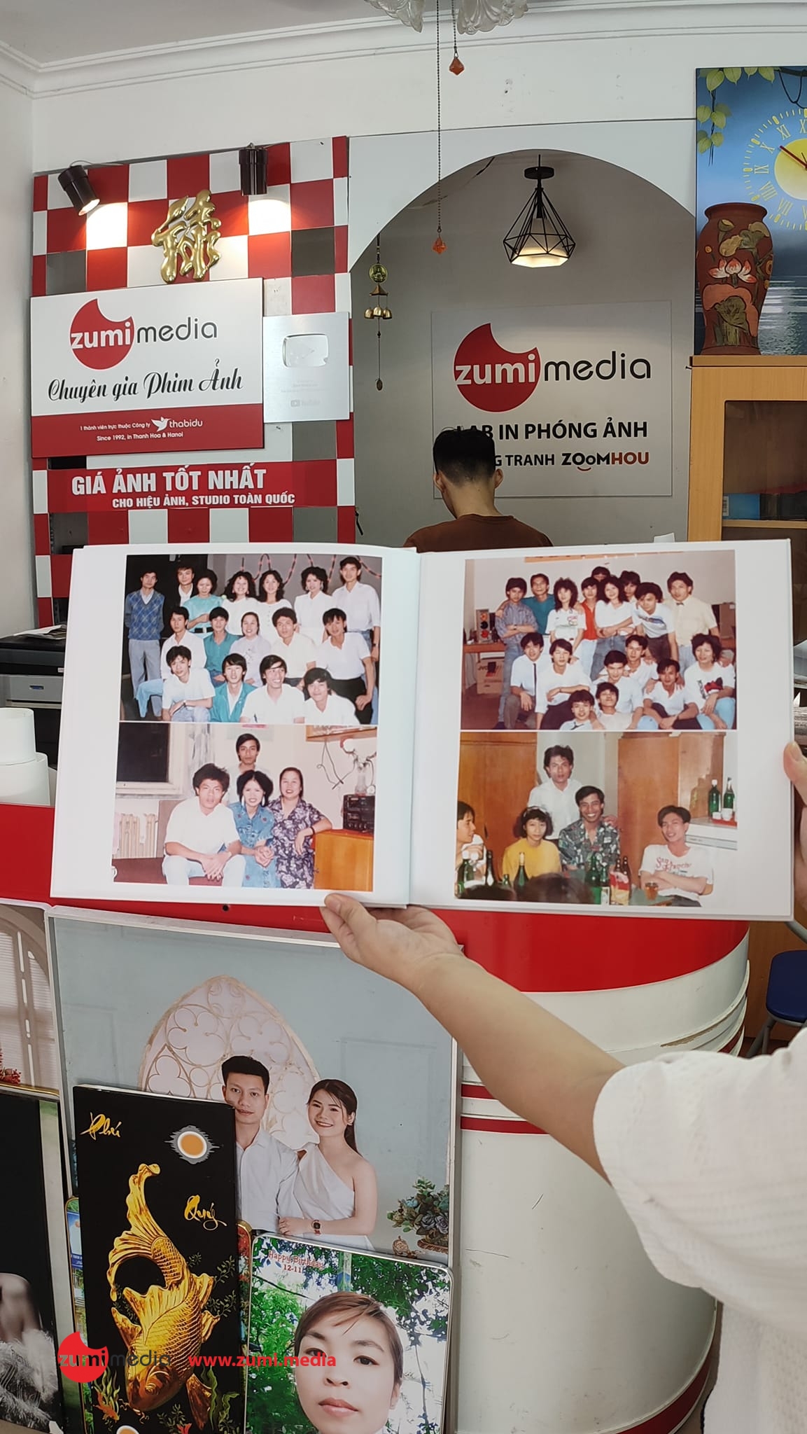 Bảng giá in phóng ảnh, ảnh gỗ các loại, album ảnh, kỷ yếu 31 In-album-photobook (5)