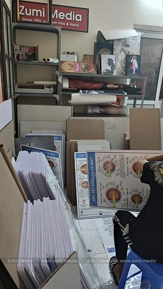 DỊCH VỤ IN RỬA ẢNH LẤY NGAY, GIÁ RẺ ,UY TÍN nhất TẠI HÀ NỘI 21 Nha-may-sx-tranh-anh (10)