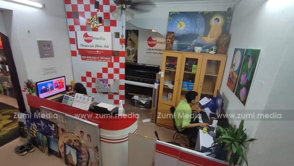 Zumi Media khai trương Lab in phóng ảnh, Xưởng Ảnh gỗ tại Kim Ngưu 10 Nha-may-sx-tranh-anh (5)