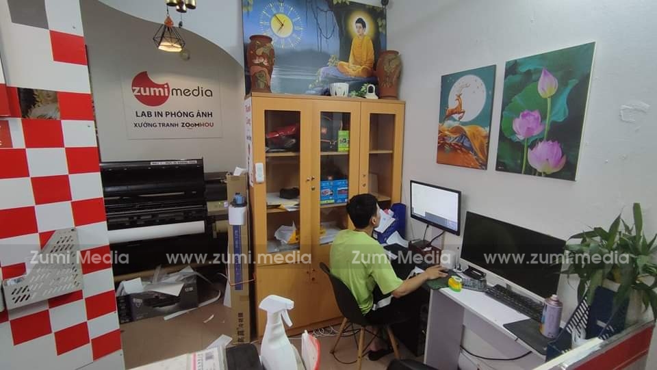 Zumi Media khai trương Lab in phóng ảnh, Xưởng Ảnh gỗ tại Kim Ngưu 11 Nha-may-sx-tranh-anh (7)