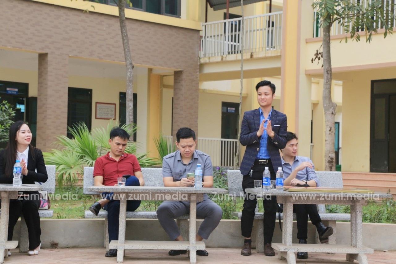 Zumi Media tài trợ tranh ảnh trang trí Trường THCS Mai Đình, Hiệp Hòa, Bắc Giang 4 Z4202585356825_5bd51320eb5777379a0ed6b4d32bb1dc