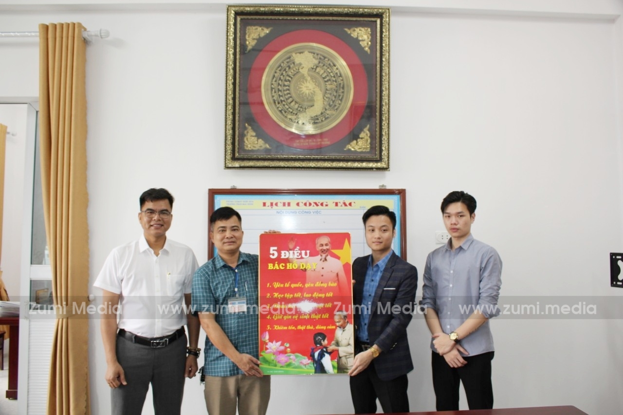 Zumi Media tài trợ tranh ảnh trang trí Trường THCS Mai Đình, Hiệp Hòa, Bắc Giang 5 Z4202585396748_70cc0ed93f8e39dfde2acfba136c768a