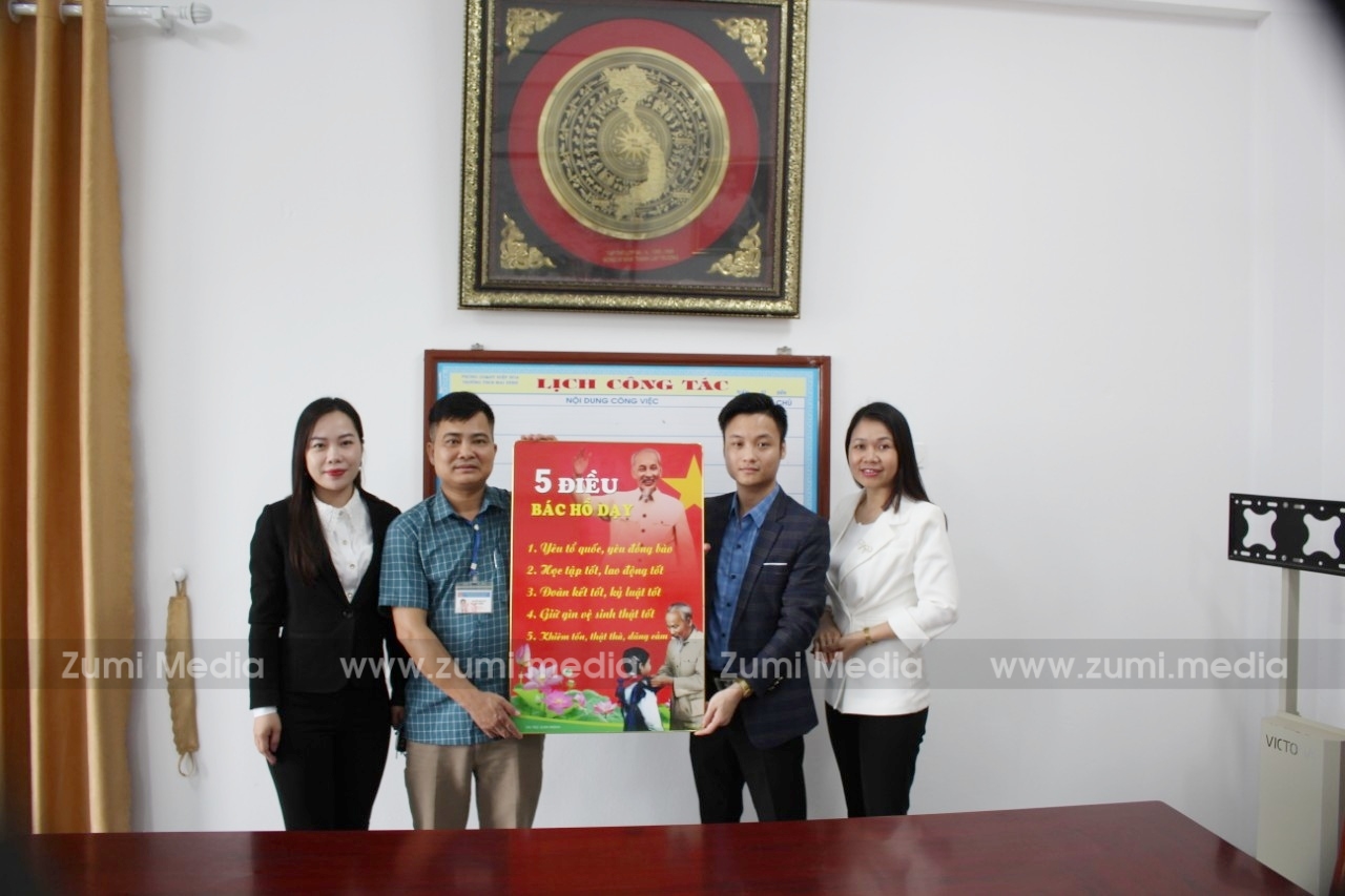 Zumi Media tài trợ tranh ảnh trang trí Trường THCS Mai Đình, Hiệp Hòa, Bắc Giang 6 Z4202585399586_9fcd6109a7994989a094e66c9e793505