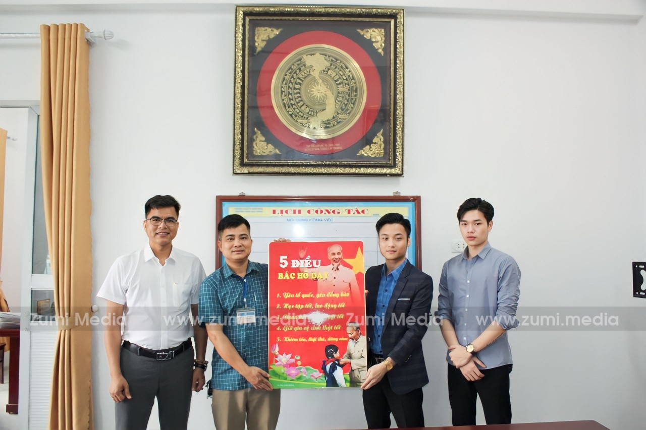 Zumi Media tài trợ tranh ảnh trang trí Trường THCS Mai Đình, Hiệp Hòa, Bắc Giang 2 Z4202585453597_f07a68ec9ac433d70f640d9df00e7876