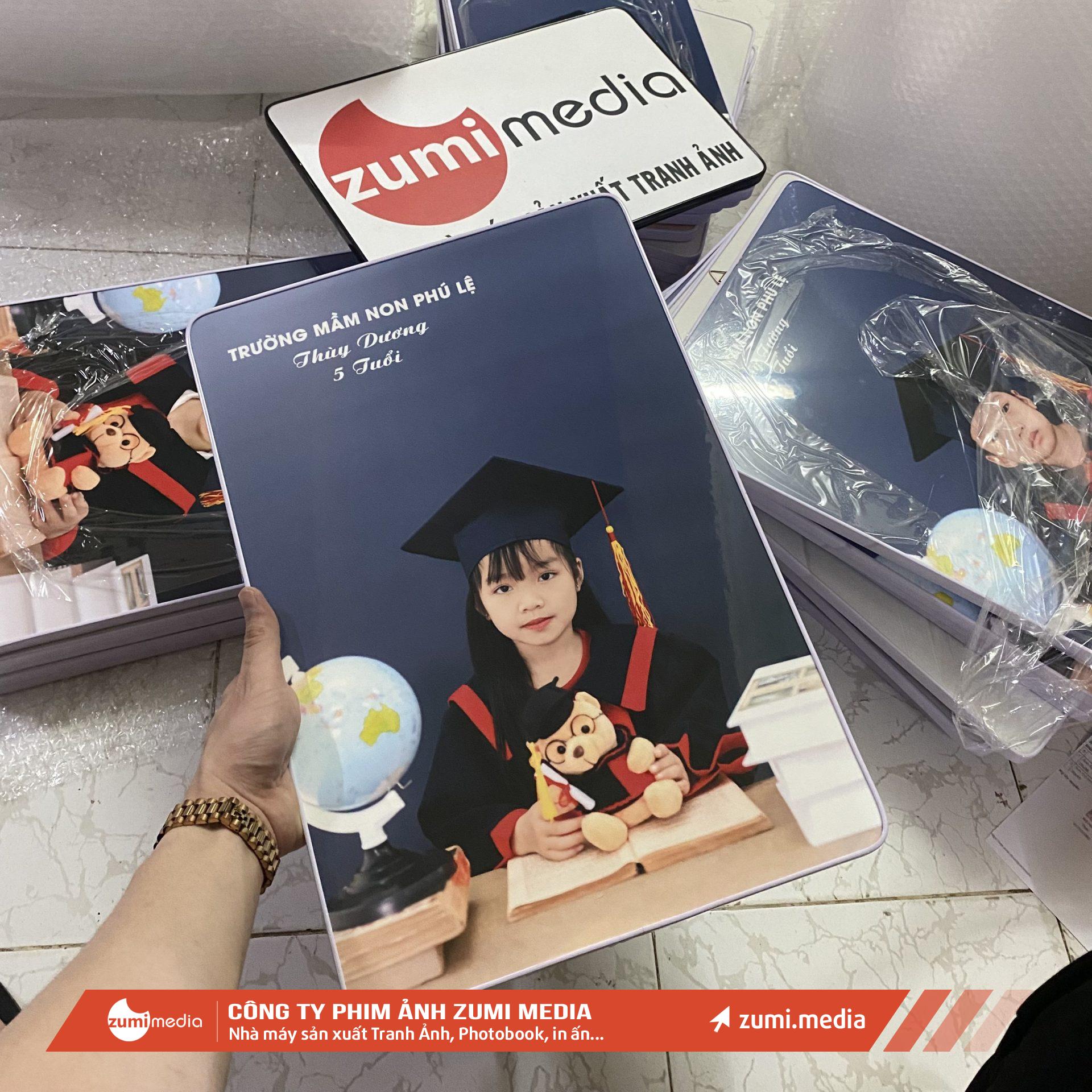 in phóng ảnh Kỷ yếu giá rẻ lấy ngay, Prolab xưởng in ảnh danh tiếng tại Hà Nội 1 in phong anh Ky yeu gia re lay ngay Prolab xuong in anh danh tieng tai Ha Noi 1