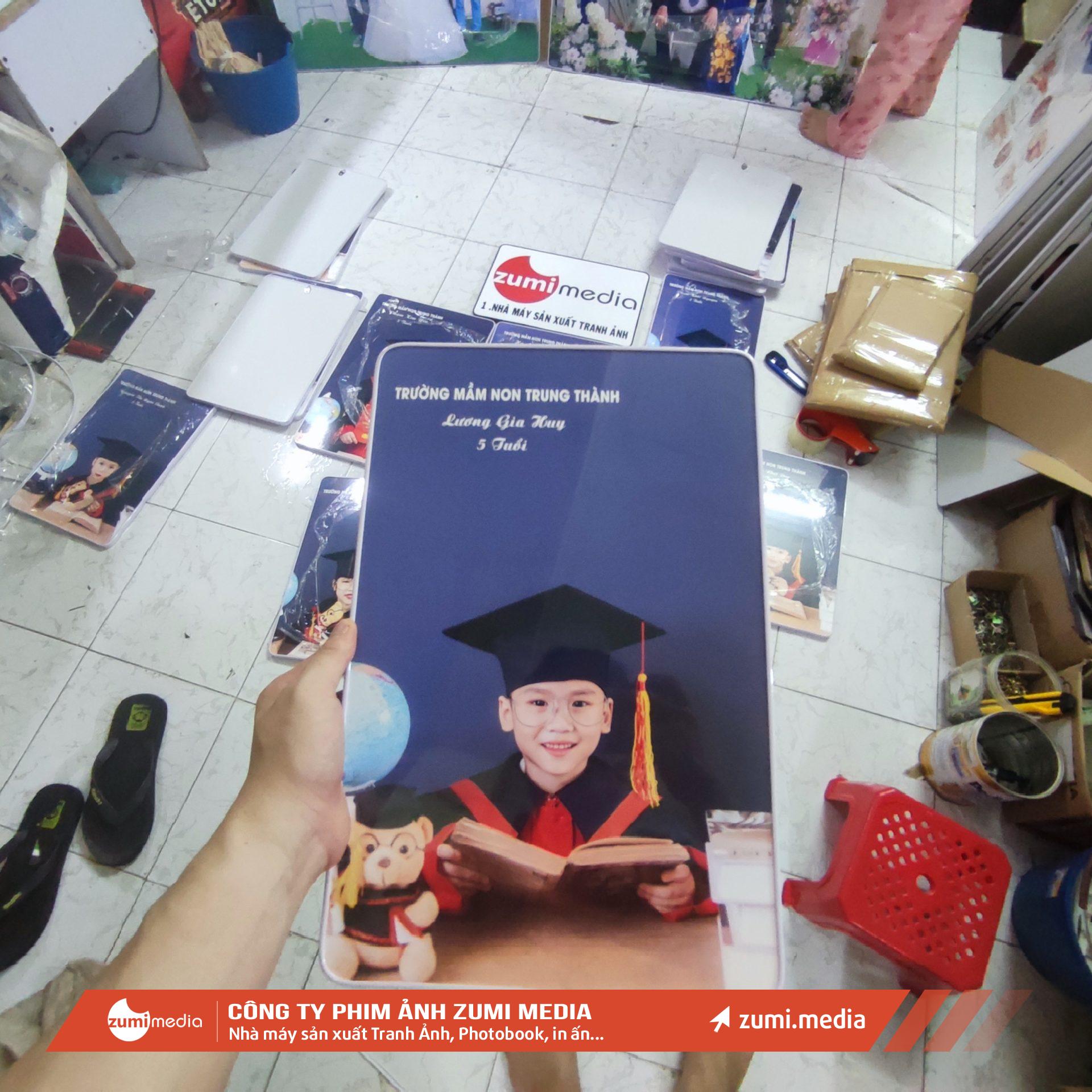 in phóng ảnh Kỷ yếu giá rẻ lấy ngay, Prolab xưởng in ảnh danh tiếng tại Hà Nội 20 in phong anh Ky yeu gia re lay ngay Prolab xuong in anh danh tieng tai Ha Noi 20