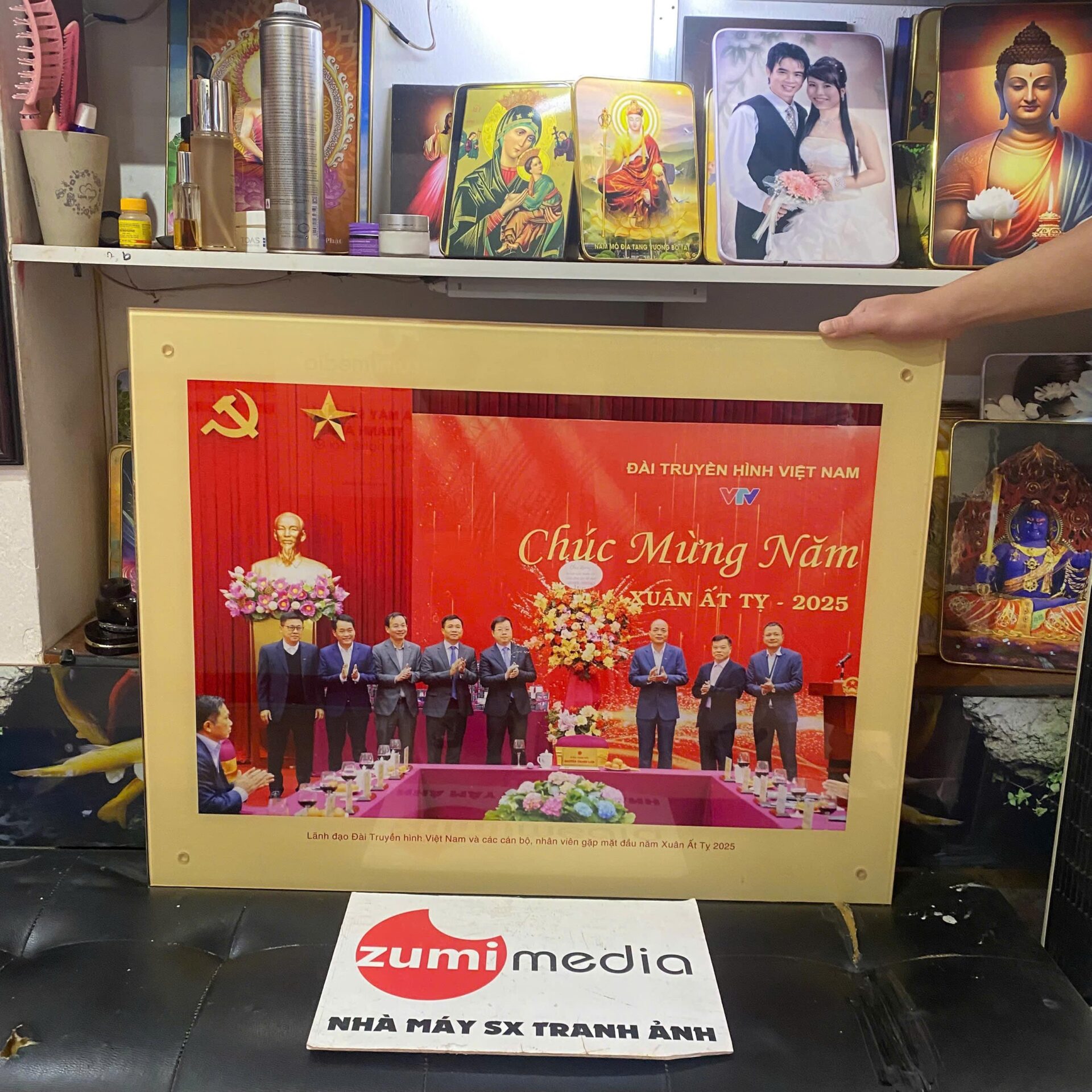 Xưởng in ảnh, gia công ảnh ép kính cho Đài Truyền Hình VTV 6 Xuong in anh gia cong anh ep kinh cho Dai Truyen Hinh VTV 6